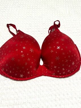 Victoria’s Secret Women’s Padded No Wire Armature Size 40DD Red Snowflake Bra